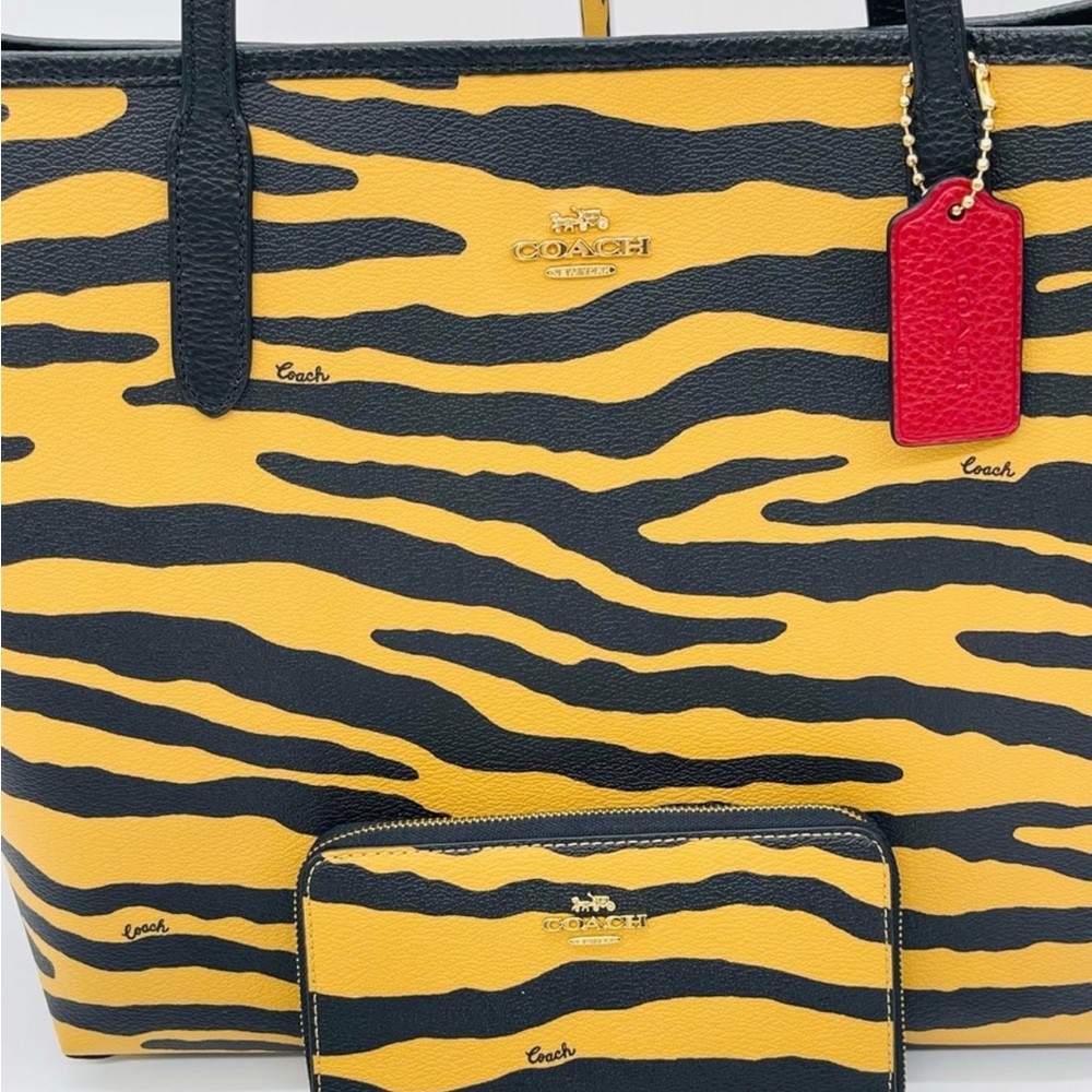 3n1 Coach Bundle tote wallet and wristlet for one price
